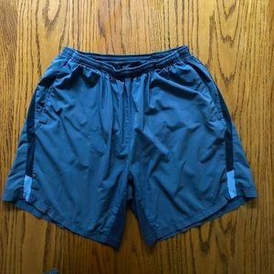 Nike - mens running shorts with pockets in gray - size L